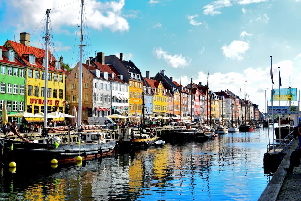 Copenhagen: Guided Walking Tour With a Small Group in French - Key Points