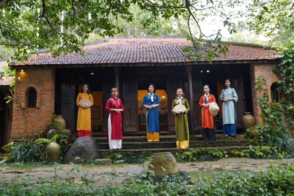 Danang: Photo With Traditional Vietnamese Costumes - Key Points