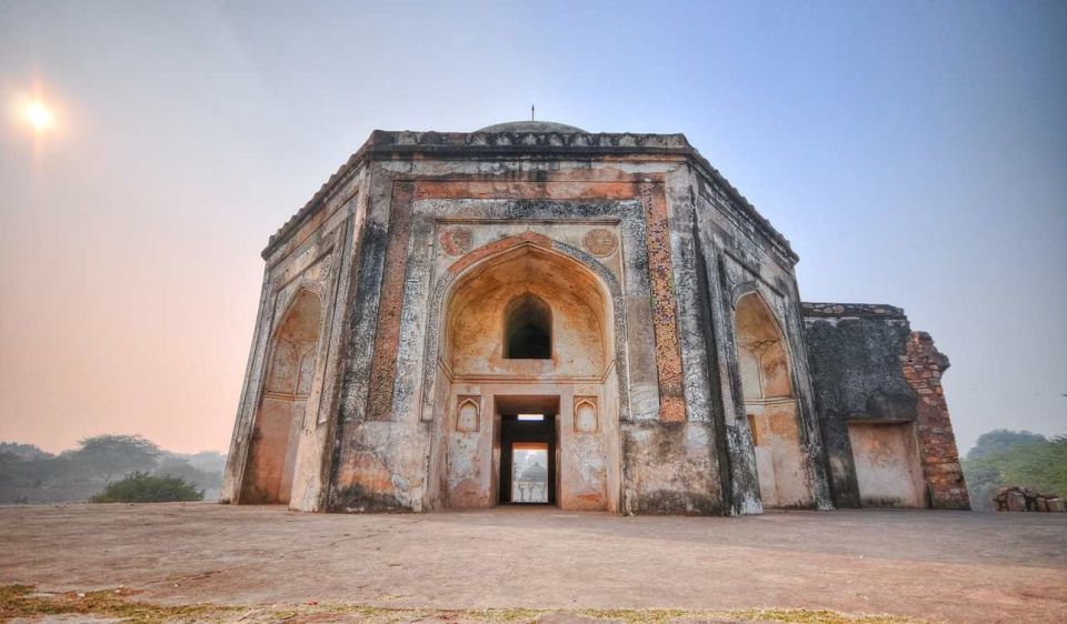 Delhi: Mehrauli With Some Prominent Sites Walk Tours - Key Points