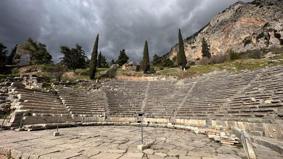 Delphi Navel Of Earth Hosios Loukas Full Day Private Tour - Key Points