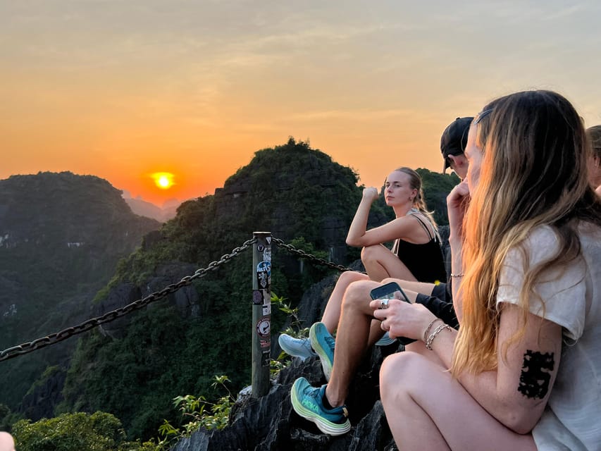 Deluxe and Small Group Tour in Hoa Lu Tam Coc Mua Cave - Key Points