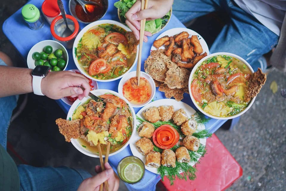 Discover Hanoi Street Food Small Group Tour - Key Points