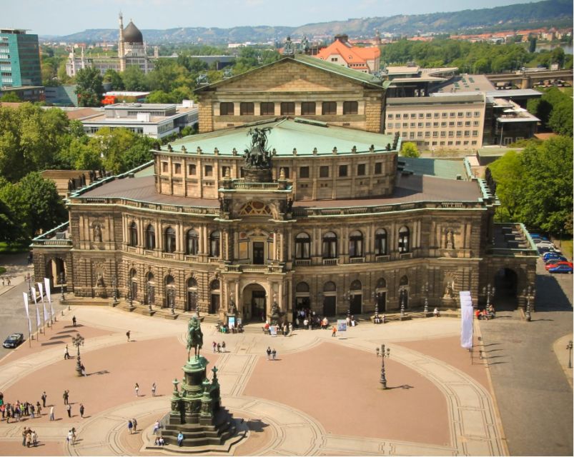 Dresden: 1.5-Hour Comedy Bus Tour in German - Key Points