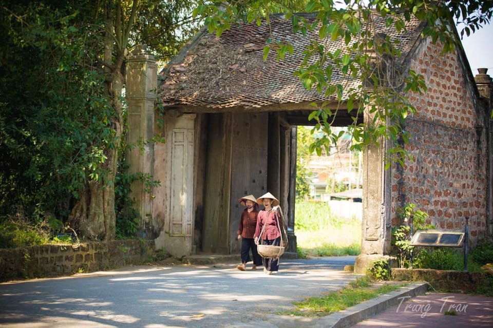 Duong Lam Ancient Village Private Day Tour - Key Points