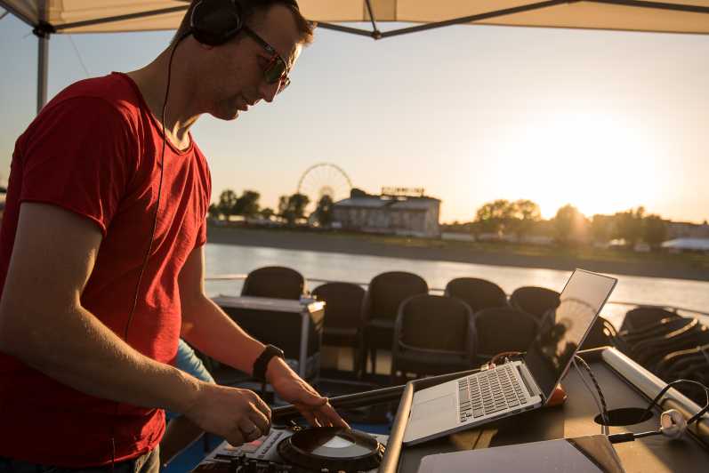 Düsseldorf: 2-Hour Evening Rhine River Cruise With Live DJ - Key Points