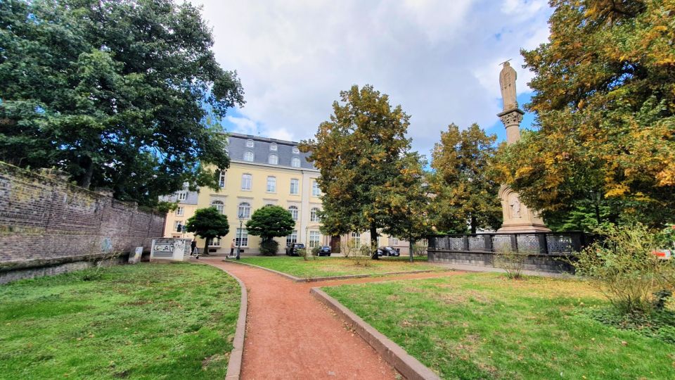 Düsseldorf: Self-Guided Walk Along River Düsseldorf to Old Town - Key Points