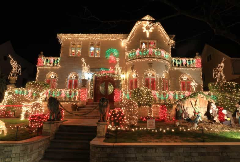 Dyker Heights: Christmas Lights Tour - Key Points