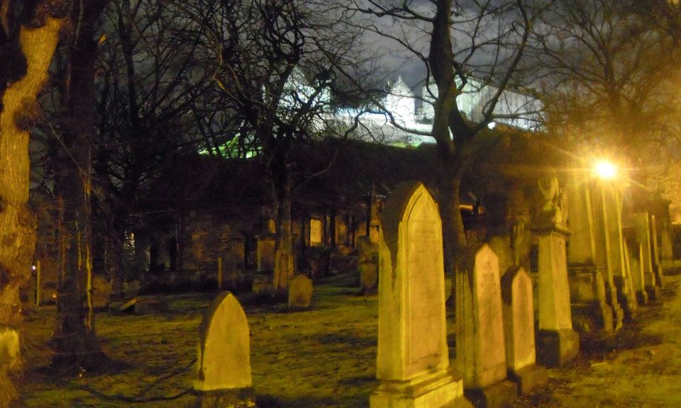 Edinburgh: 2-Hour Ghost Tour in Spanish - Key Points