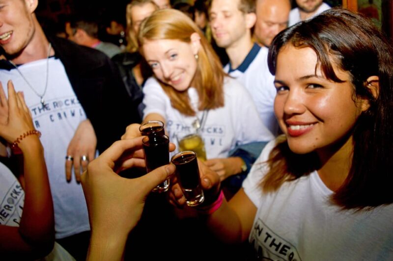 Edinburgh Bar Crawl: 5+ Venues, Free Shots, Free Club Entry - Key Points