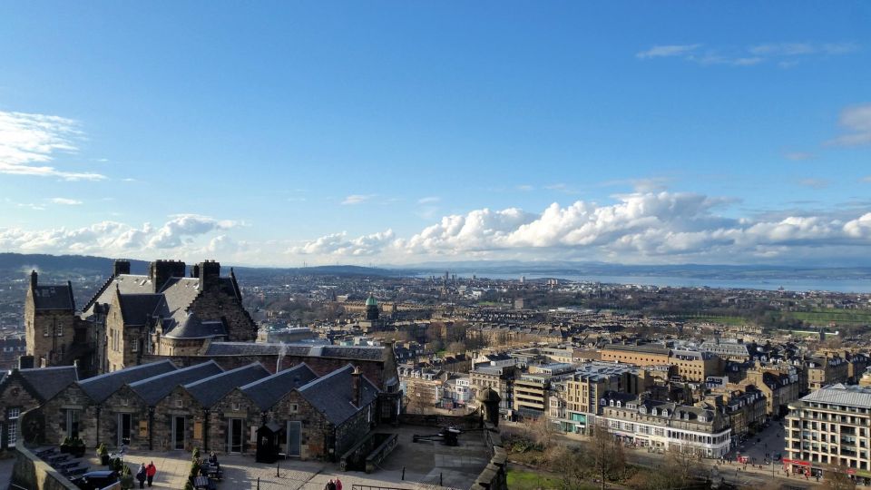 Edinburgh Castle: Guided Tour With Live Guide - Key Points