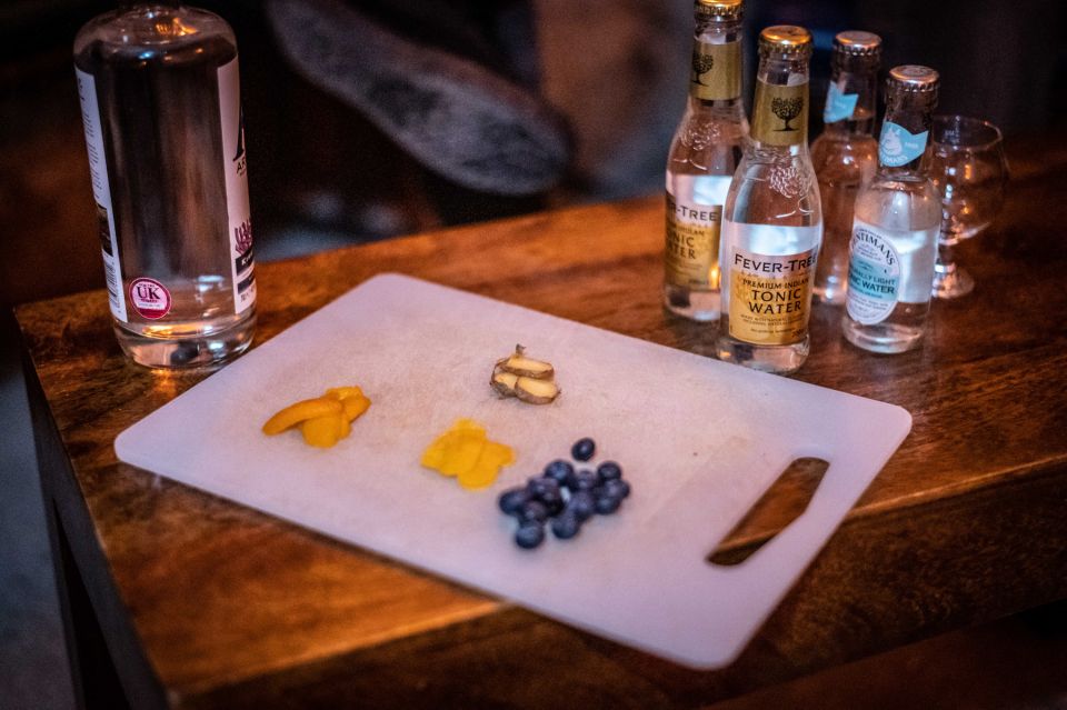 Edinburgh: Gin Tasting at Underground Venue - Key Points