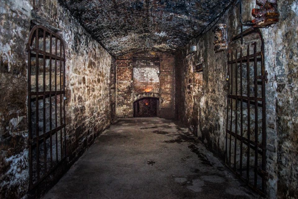 Edinburgh: Late-Night Underground Vaults Terror Tour - Key Points