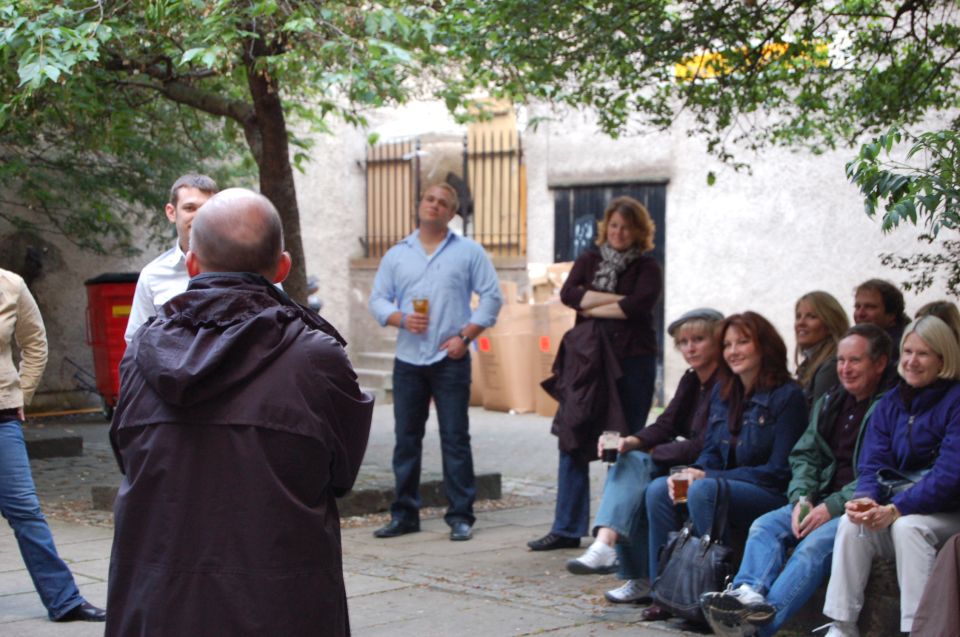 Edinburgh Literary Pub Tour With Real-Actors - Key Points