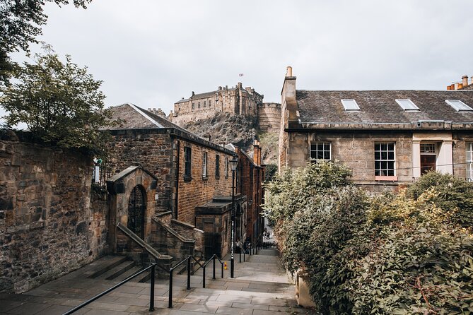 Edinburgh: Old Towns Highlights Walking Tour - Good To Know