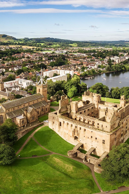 Edinburgh: Private Outlander, Palaces & Jacobites Experience - Key Points