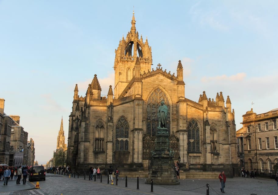 Edinburgh Scavenger Hunt and Sights Self-Guided Tour - Key Points