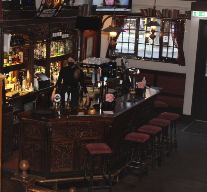 Edinburgh: Whisky Flight in One of the Oldest Pubs - Key Points