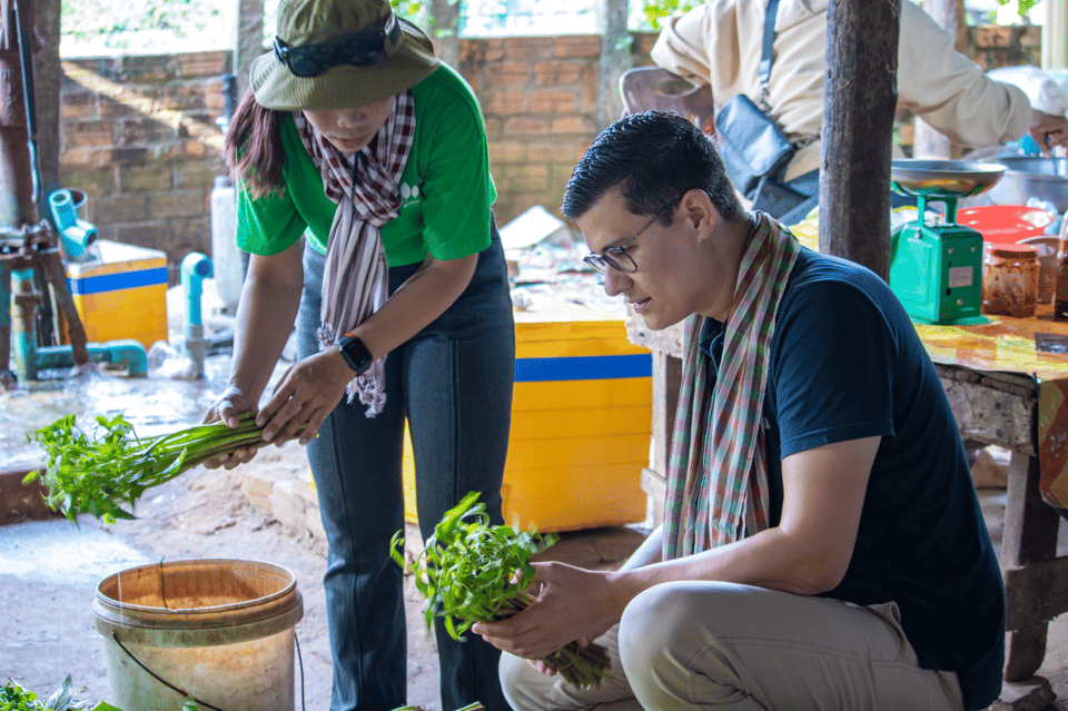 Floating Village Sunset Boat Ride Tour and Market Visit - Local Culture and Community