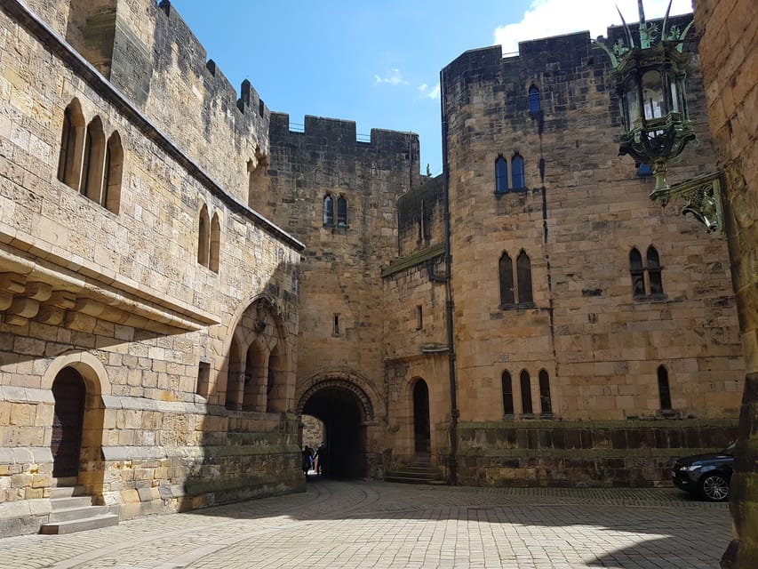 From Edinburgh: Holy Island, Alnwick Castle & Northumbria - Key Points