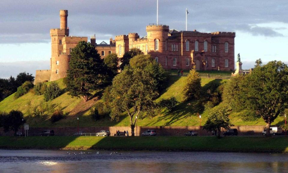 From Edinburgh: Loch Ness & Inverness Tour in Spanish - Key Points