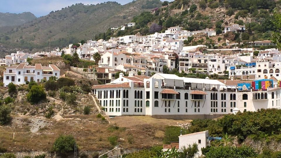 From Málaga: Guided Day Trip to Villages Nerja & Frigiliana - Key Points