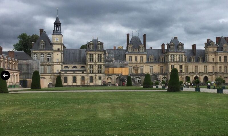 From Paris: the Grand Christmas Vaux Le Vicomte & Fontainebleau - Key Points