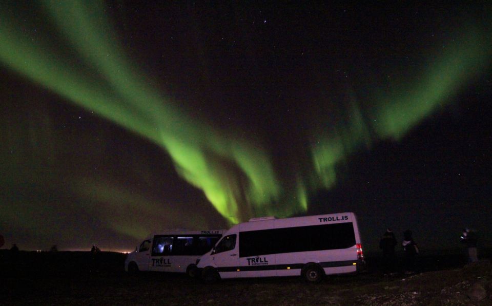 From Reykjavík: Northern Lights Chase With Hot Chocolate - Key Points