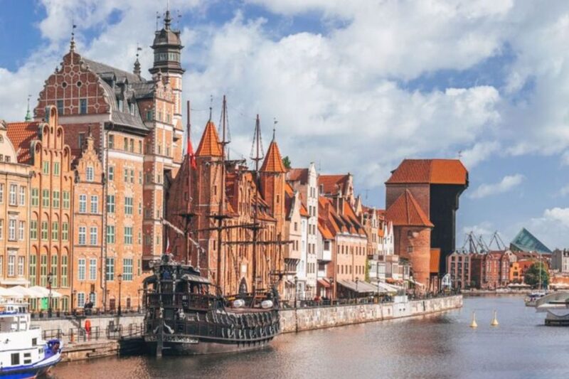 Gdansk: Private Custom Walking Tour With a Local Guide - Good To Know