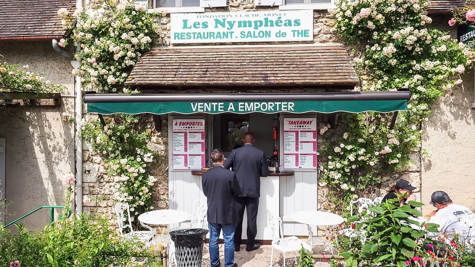 Giverny: Monets House and Gardens Guided Tour - Key Points