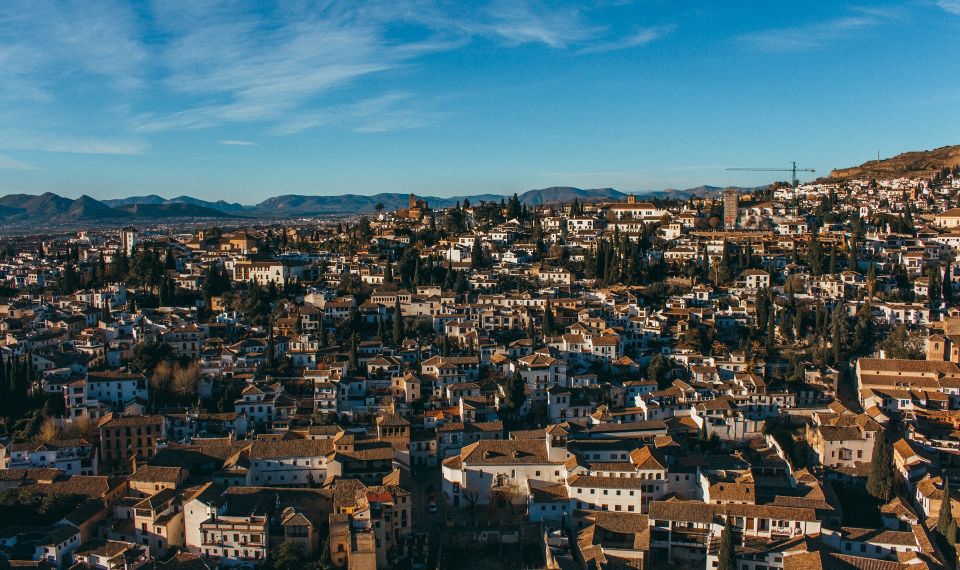 Granada: Albaicin and Sacromonte Sunset Guided Walking Tour - Key Points