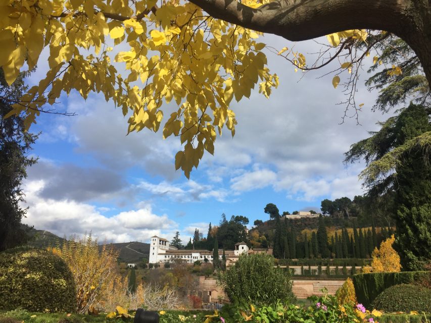 Granada: Alhambra & Generalife Fast-Track Guided Tour - Key Points