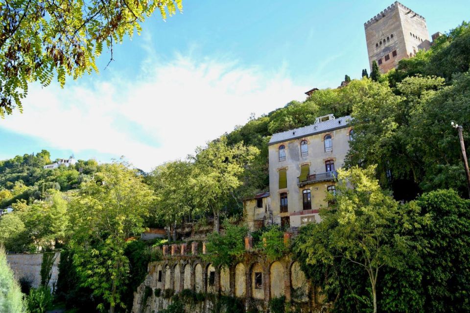 Granada: Private Tour of Albaicín, Sacromonte, and Viewpoints - Key Points