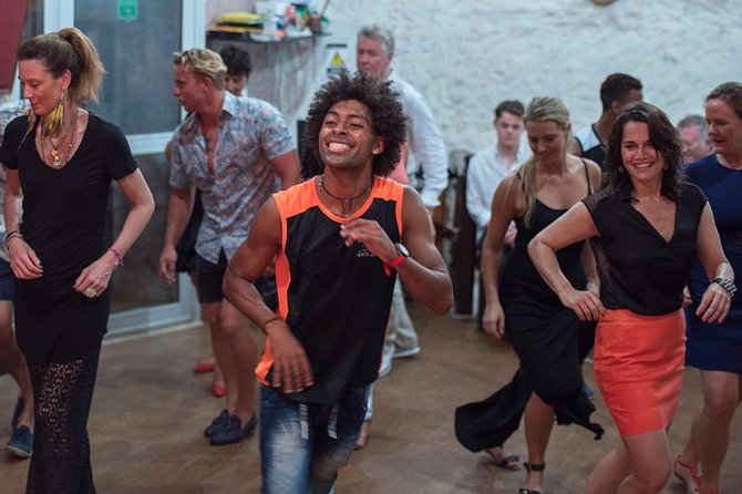 Group Salsa Class in Cartagena, Colombia - Class Overview