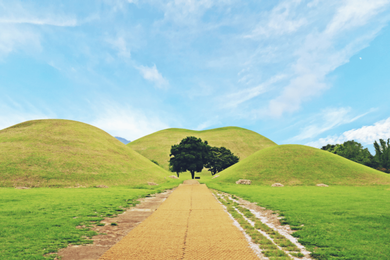 Gyeongju: UNESCO Highlights Tour With Guide and Ticket