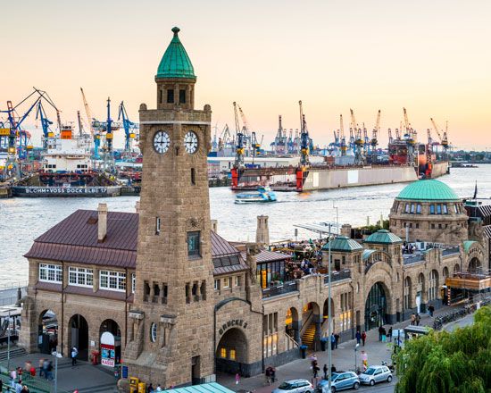 Hamburg: 2-Hour Tour Along the Elbe - Key Points