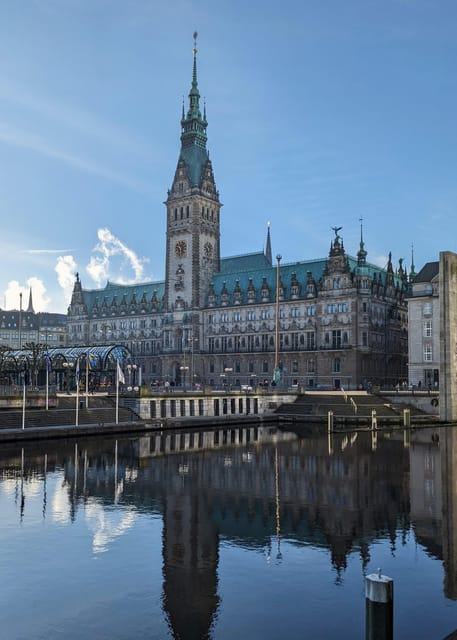 Hamburg: Guided Tour in French, the Essentials in 3 Hours! - Key Points