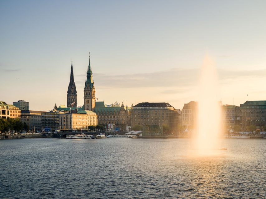 Hamburg: Heart of the City Sightseeing and Photo Tour - Key Points