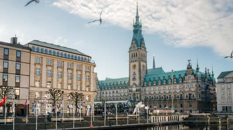 Hamburg: Selfguided Audiotour Old Town and City Center - Key Points