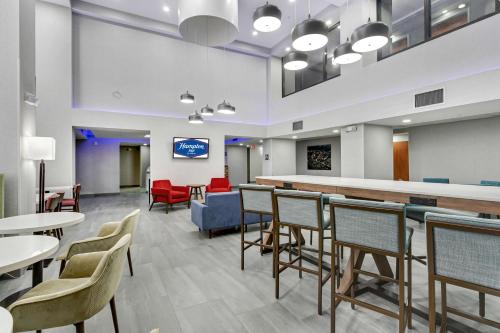 Hampton Inn Houston-Pearland, TX - Amenities and Facilities