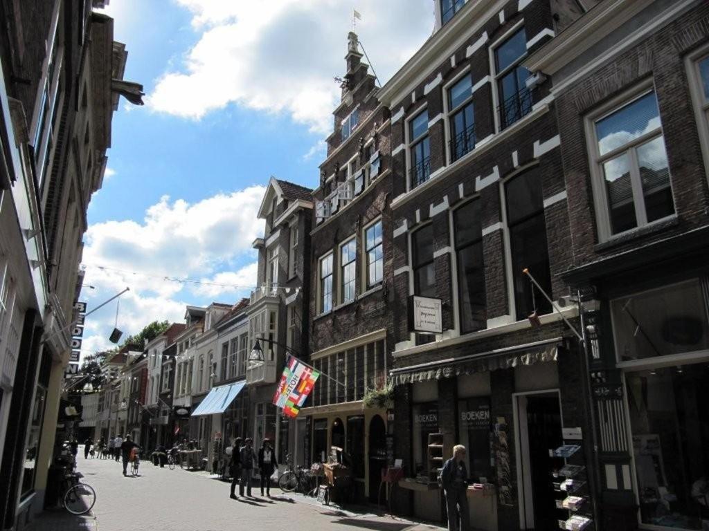 Hanzestadslogement De Leeuw, in the Center, With a Courtyard, Rooms With Bathroom and Toilet, and a Kitchenette - Good To Know