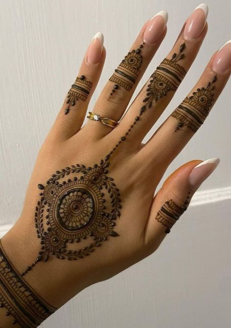 Heena (Mehndi) Session in Varanasi - Key Points