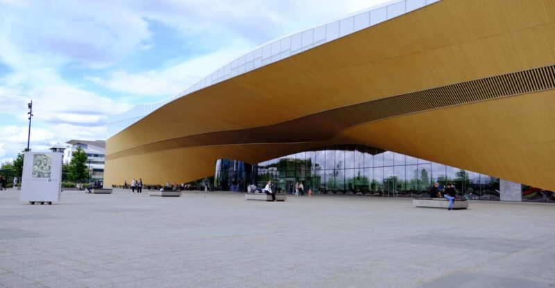 Helsinki Through the Lens: Photography Portraits and History - Key Points