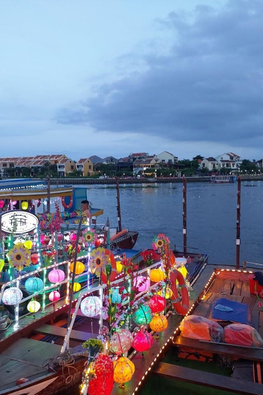 Hoi An Boat Lantern With Release Flower Hoai River At Night - Key Points