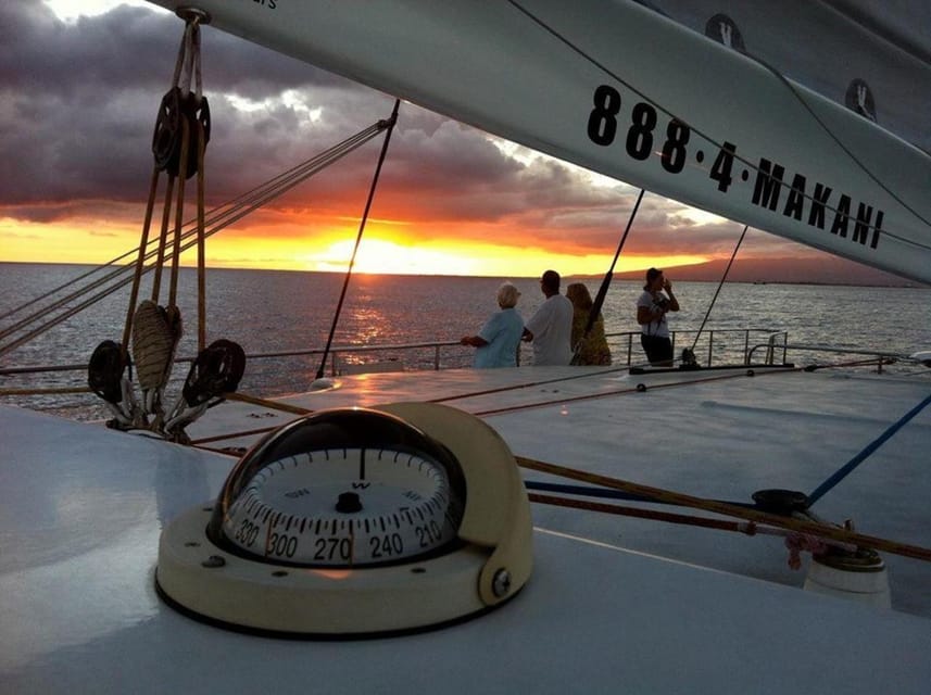 Honolulu: City Lights Sunset Sail - Key Points