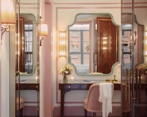 Hotel Barrière Fouquets New York - Luxurious Accommodations