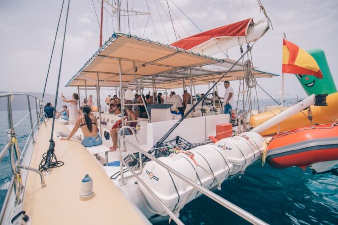From Lanzarote: Sailing Day Trip Around La Graciosa - Travel Itinerary