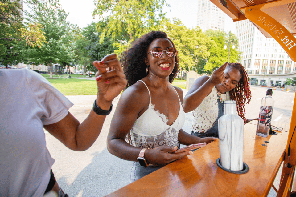 Indianapolis: Open-Air Pedal Pub Tour With Local Drinks - Key Points