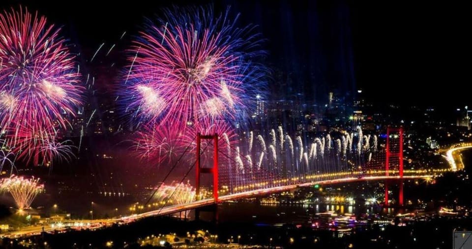 Istanbul: Asia & Europe Side New Year Bosphorus Boat Party - Key Points