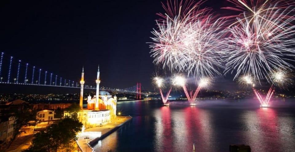 Istanbul: Bosphorus New Years Eve Cruise With Dinner & Show - Key Points