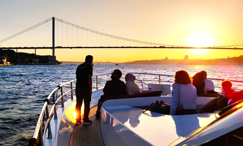 Istanbul: Bosphorus Sunset Yacht Cruise With Live Guide - Key Points